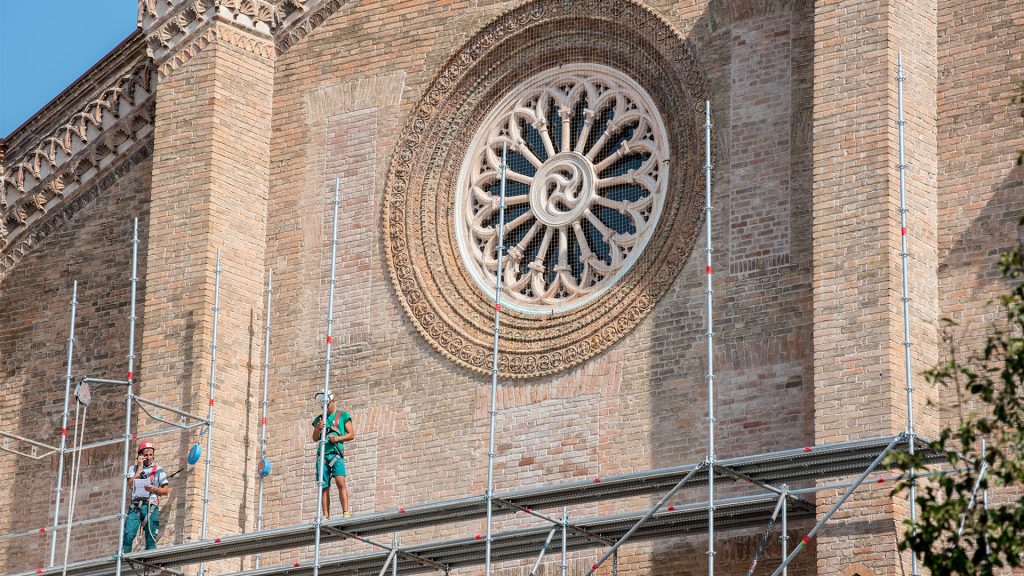 foto articolo Un anno di lavori: la facciata torna a risplendere